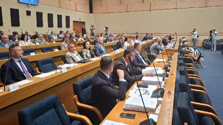 Nastavak sjednice NSRS: Poslanici danas o povećanju plata