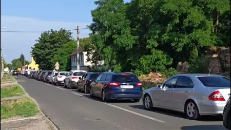 Gužve na graničnim prelazima, vozačima posebno upozorenje zbog visokih tempratura
