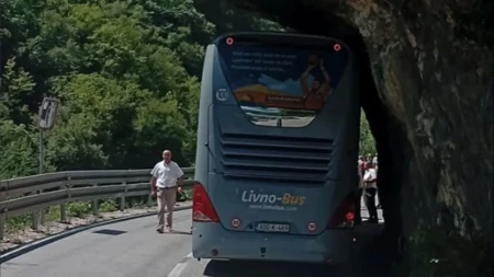 Autobus se zaglavio u kanjonu kod Banjaluke