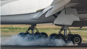Drama na aerodromu u Splitu: Pukla guma na avionu pri slijetanju, obustavljeni svi letovi
