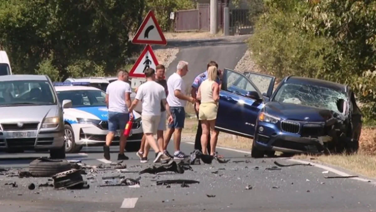 Obustavljen saobraćaj: Dvije osobe povrijeđene u udesu kod Banjaluke 