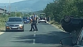Pripadnik Oružanih snaga BiH spasio majku i bebu iz prevrnutog automobila 