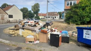 Ima li kraja bahatosti: Pojedinci pretvaraju javne površine u smetljišta (FOTO/VIDEO)