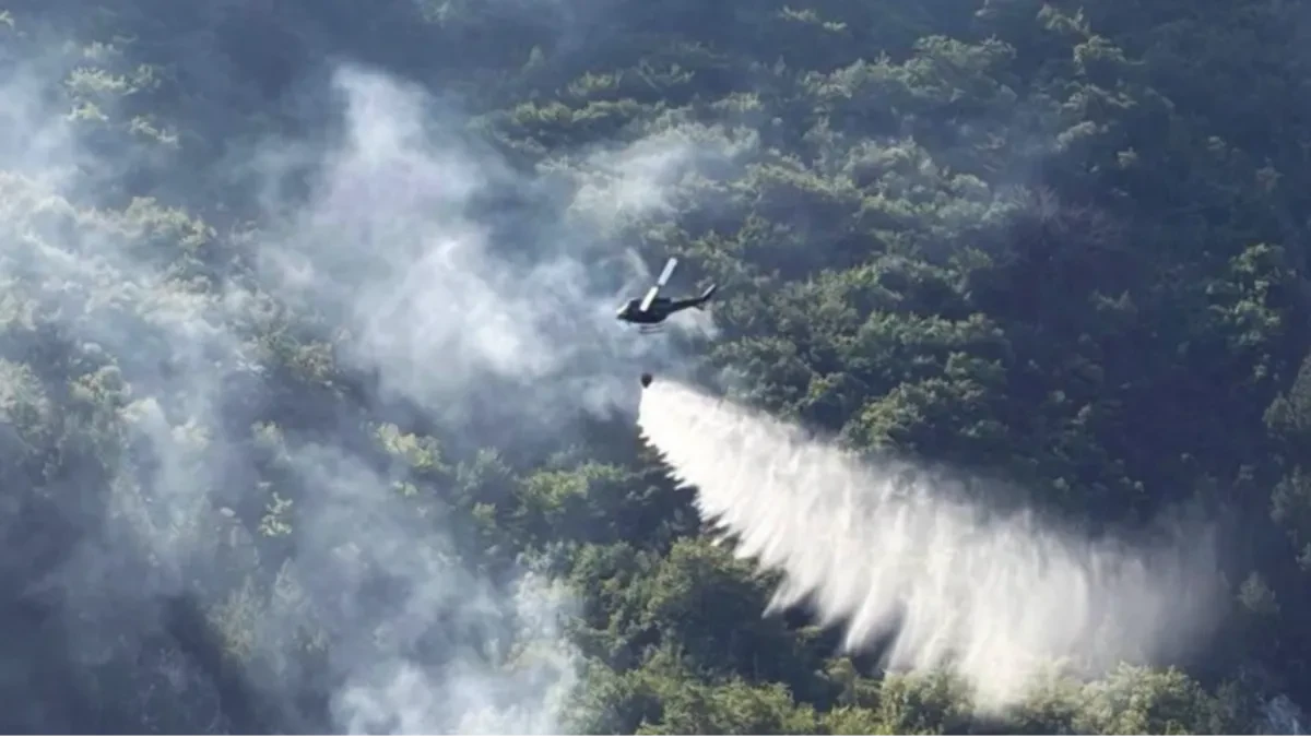 Helikopter OS BiH obustavio gašenje požara kod Jajca zbog opasnosti od mina