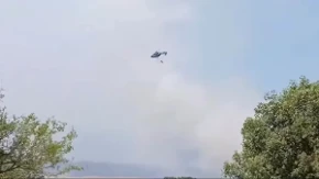 Vanredno u Nevesinju: Helikopter Uprave za vazduhoplovstvo gasi požar (VIDEO)