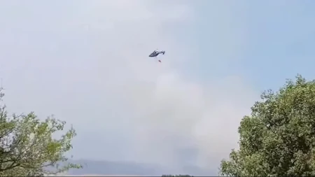 Vanredno u Nevesinju: Helikopter Uprave za vazduhoplovstvo gasi požar (VIDEO)