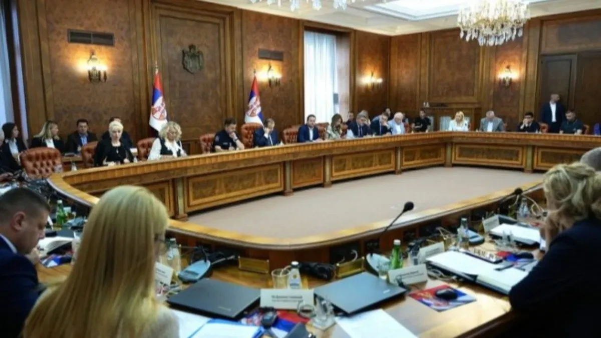 Dramatično u Srbiji: Aktivan 31 požar, raste nivo Dunava, ali plovidba i dalje otežana