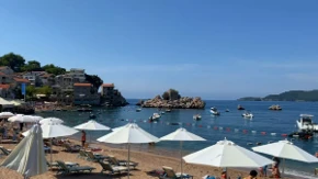 Plaža prazna, cijene astronomske: Ležaljke u Crnoj Gori čak 240 evra