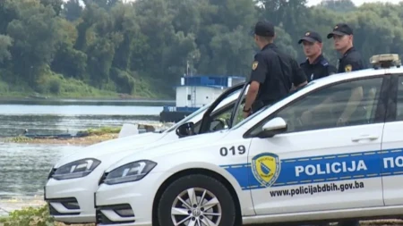 Bomba pronađena u žardinijeri na mostu u Brčkom: Hitno reagovale policija i Civilna zaštita