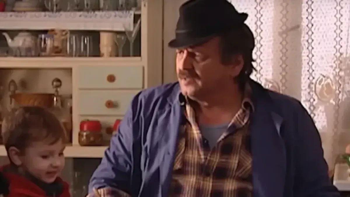 Ovako danas izgleda mali Toma iz serije ''Selo gori, a baba se češlja'' (FOTO)