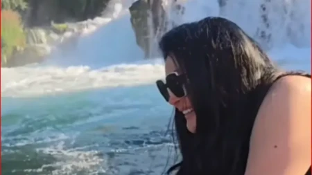 Dragana Mirković uživala u Skadarliji uz pjesmu glumice Ljiljane Jakšić