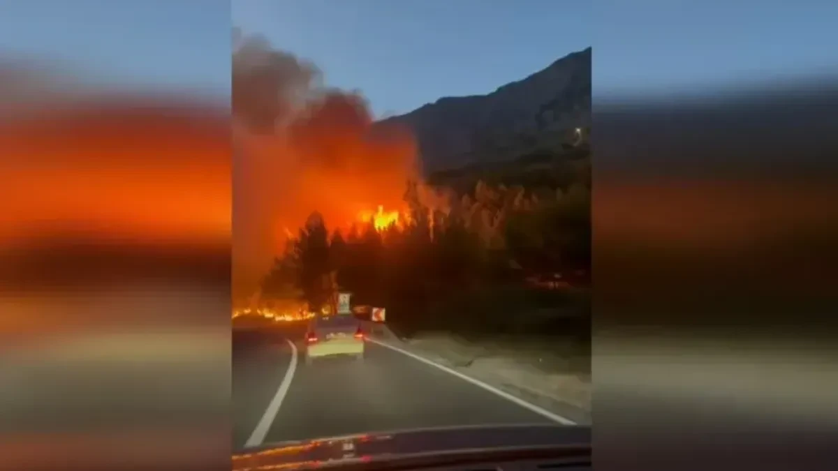 Jeziv snimak sa Jadranske magistrale: Požar opustošio područje kod Omiša (VIDEO)