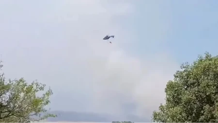 Helikopteri MUP-a Srpske izbacili 20 tona vode na požarište kod Nevesinja