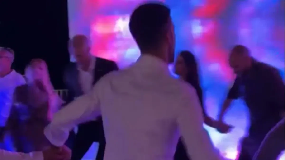Spektakl na Lovćenu: Đoković povodom premijere dokumentarca okupio regionalnu elitu i poveo kolo sa Vajdom