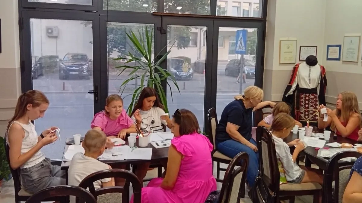 Šestu godinu djeca uče zmijanjski vez: Njihovi radovi imaju i humanitarnu svrhu
