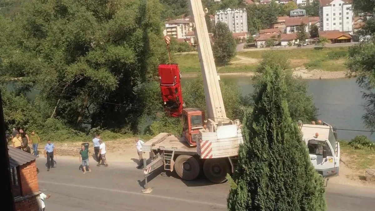 Vozilo Civilne zaštite završilo u Drini