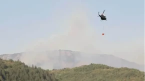 Dva hrvatska kanadera stižu u pomoć: Požar na Dinari još nije ugašen