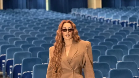 Incident na nastupu u Hrvatskoj: Senidah prekinula koncert nakon što su je gađali iz publike