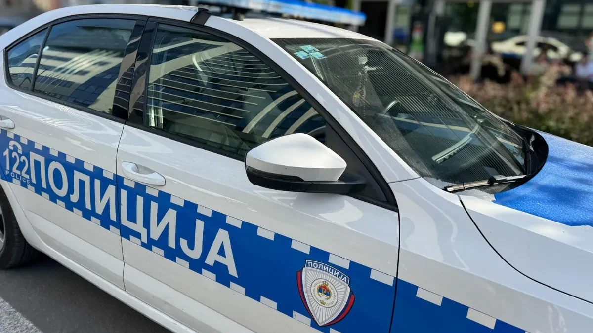 Teško povrijeđen vozač u Tesliću: Automobil sletio s puta