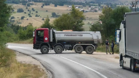 Četiri udesa na samo pet kilometara: Klizav kolovoz, velike gužve prema Rogatici (FOTO)