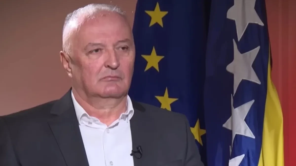 Samo u BiH: Helezovom šefu kabineta isplaćene 24.000 KM otpremnine, pa ponovo imenovan