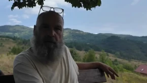 Simo Pepić jedini je povratnik u selo Pepići: Već 16 godina živi bez struje, bori se sa medvjedima i kradljivcima (VIDEO)