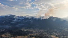 Helikopter OS BiH od jutros iznad Grahova, požarna linija 15 kilometara