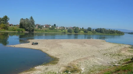 U Gradišci mnogo toga prazno: Preobraženje ispraznilo savsko ostrvo, a  nakon mosta zatvorene i radnje