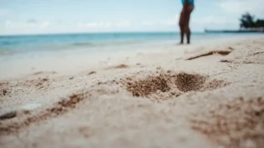 Tragedija na plaži: Troje članova iste porodice stradalo u vodi, mlađa djevojčica u kritičnom stanju
