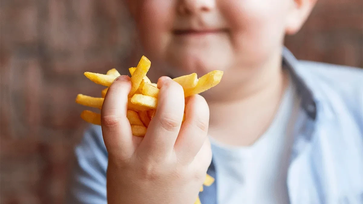 Sve više djece ima višak kilograma: Predložene strože mjere protiv nezdrave hrane