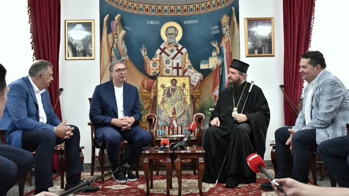 Zvaničnici Srpske i Srbije sa episkopom Sergijem: Važno je da Srbi ne žele da prodaju svoja imanja
