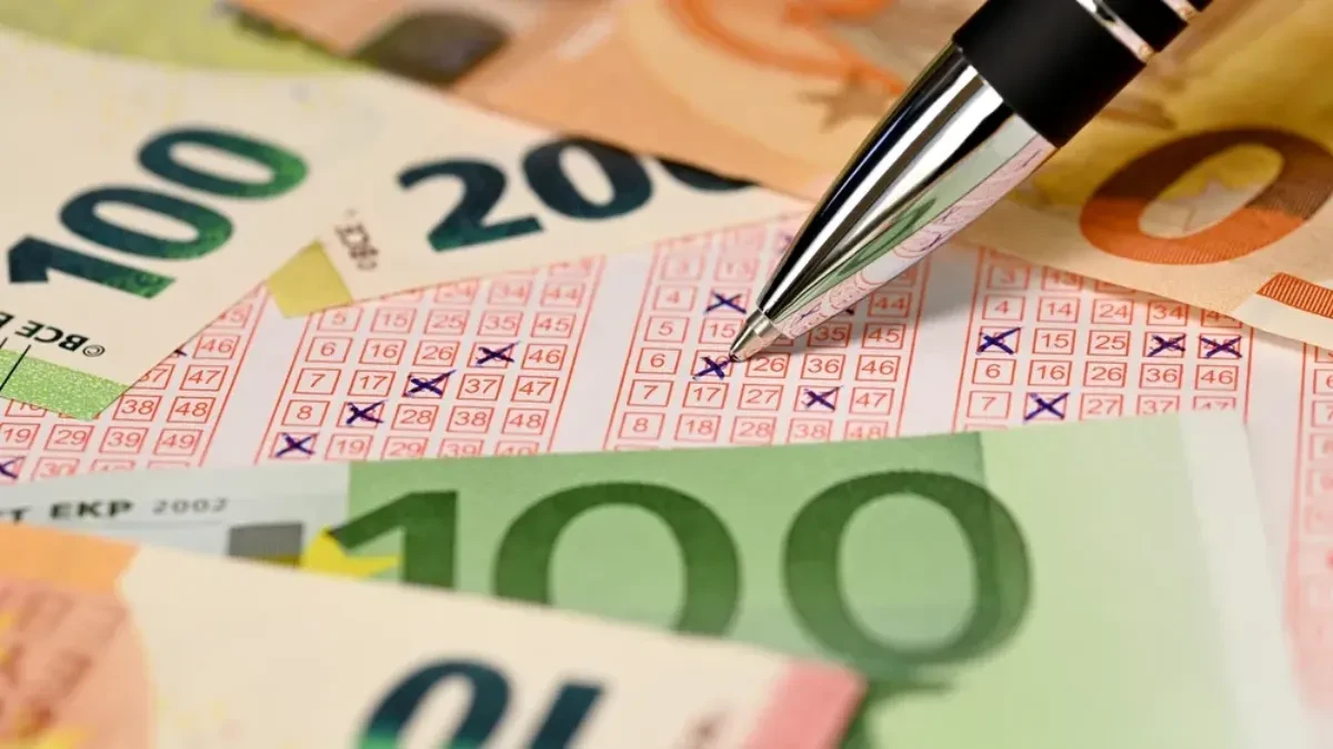 Osvojio 220 miliona pa preminuo: Supruga osim nasljedstva dobila i bizarnu obavezu