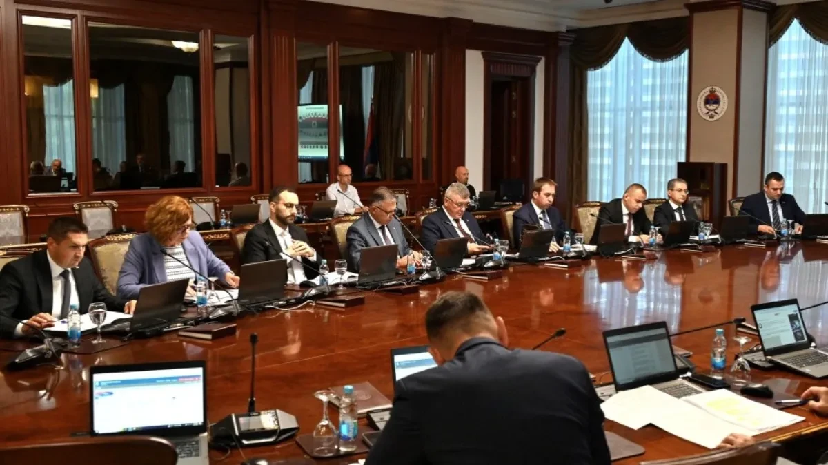 Vlada RS usvojila odluku: Penzionerima pomoć od 80 i 120 KM do kraja mjeseca
