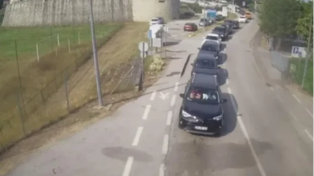 Vozači, naoružajte se strpljenjem: Kilometarske kolone i višesatna čekanja na granicama širom BiH
