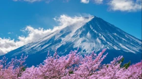 Skandal na svetoj planini Japana: Otac ostavio sedmogodišnjaka samog na Fudžiju i nastavio uspon sa drugim sinom