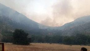 Stabilizovano požarište kod Trebinja: Vatrogasci i dalje na terenu, mještani sela Turmenti na oprezu
