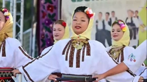 Kineskinja u srpskoj narodnoj nošnji očarala Podgorinu: Eli iz Osečine ponosno čuva tradiciju u opancima (VIDEO)