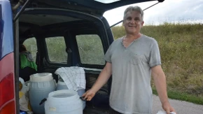 Saša i Dragana Tomić i ove godine nastavljaju slatku tradiciju: Svježim medom počastili komšije