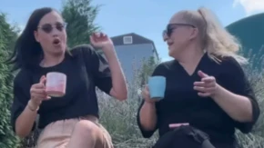 Mirka Vasiljević i Nataša Aksentijević zapjevale na pauzi: „Ista su nam i ludila“
