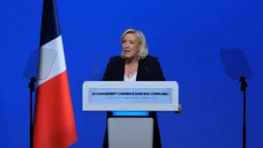 Trka za fotelju u Jelisejskoj palati: Marin le Pen daleko ispred rivala u svim anketama