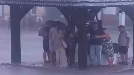 Nezapamćena oluja pogodila Poljsku: Bez struje ostalo 145.000 domova