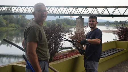 Adis i Predrag  uredili drvored i cvijeće na keju: Lipe kao iščešljane  djevojke 