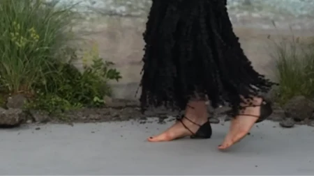 Moda je ponovo otišla korak dalje: Da li biste nosili sandale bez đona?