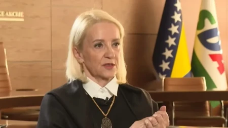 Sud poništio odluku o oduzimanju titule Sebiji Izetbegović, dobija i novac