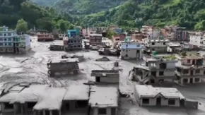 Dramtično pogoršanje situacije u Aziji: Izlilo se prirodno jezero u Nepalu, broj žrtava porastao na 475 (VIDEO)