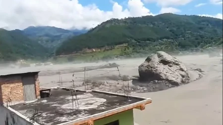 Čudo usred katastrofe u Nepalu: Osmogodišnjak pobjegao na drvo i preživio smrtonosne poplave