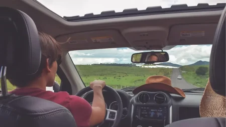Greška koju svi pravimo: Otkrivamo da li štitnik za sunce na auto treba da ide spolja ili iznutra