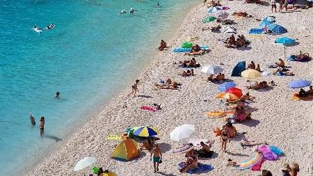 Zabranjeno kupanje na crnogorskim plažama: Kanalizacija se izliva u more?