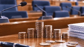 Plate poslanika i delegata u BiH veće od 8.000 KM: Ko su najplaćeniji političari u regionu?