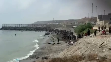 Hiljade migranata i dalje u Seuti, podigli kamp na plaži